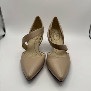 LifeStride Nude Pumps Women 
Pointed Toe Strap Heels Comfort Classic